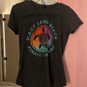 Black sand beach Hawaii T shirt. Size medium.